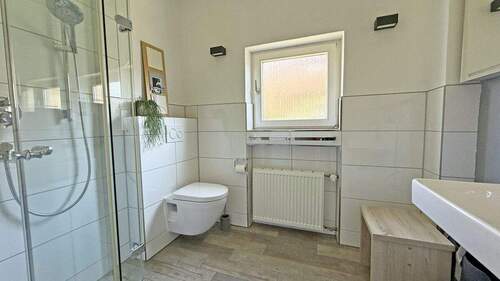 Badezimmer - Mehrfamilienhaus, Wohnhaus mit 388,00 m² in Eningen unter Achalm zum Kaufen