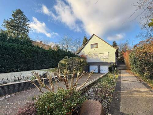 Auffahrt und Zuwegung zum Haus - 