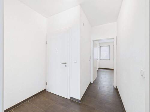 Entree mit Gegensprechanlage - 2 Zimmer Etagenwohnung zur Miete in Wiesbaden