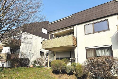 Hausansicht - 3- bis 4-Zimmer-Wohnung mit Balkon und Außenstellplatz in Bad Cannstatt