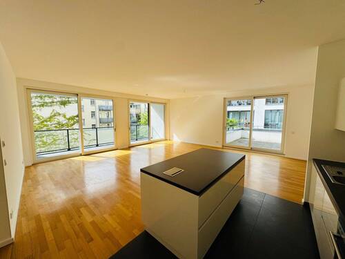 Grandioses Wohnzimmer - TOP-Lage in Berlin-Mitte, Scheunenviertel, 140 qm, 3 Zi. + 2 Loggien + Terrasse