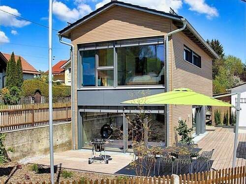 Haus und Terrasse - 3 Zimmer Mehrfamilienhaus, Wohnhaus zur Miete in Schäftlarn