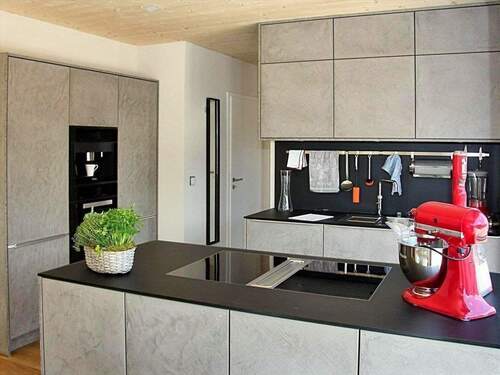 hochwertige Einbauküche mit Geräten - 