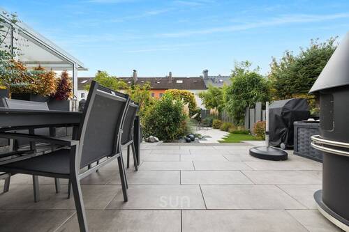 GEPFLEGTER GARTEN MIT TERRASSE - 
