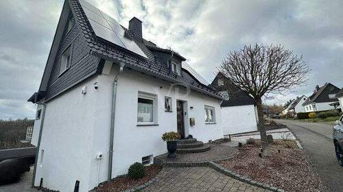 Frontansicht - 6 Zimmer Einfamilienhaus zum Kaufen in Siegen