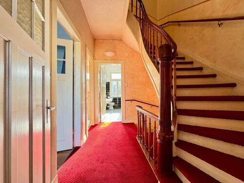 Treppenaufgang zum Dachgeschoss - 