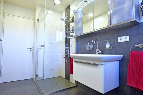 Modernes Badezimmer - 
