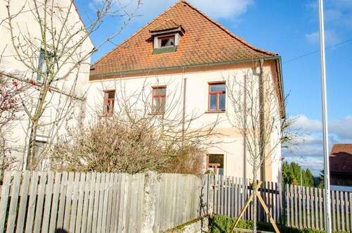 Westseite - Einfamilienhaus mit 119,60 m&sup2; in Königstein / Kürmreuth zum Kaufen