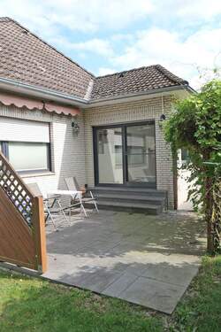 Zugang von der Terrasse zum Wintergarten - 