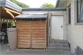 Rückseite Garage mit Geräteschuppen - 