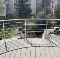 Neuwertige Wohnung mit vier Zimmern, Vollbad und EBK, Traumterrasse in Freiberg