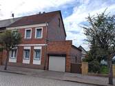Straßen/Ostseite - 4 Zimmer Mehrfamilienhaus, Wohnhaus zum Kaufen in Lutherstadt Wittenberg