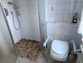 Bad mit Dusche unten - 