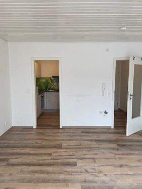 Blick in die Küche vom Wohnz. aus - 1 Zimmer Etagenwohnung zur Miete in Geldersheim