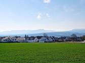 Blick auf die Bauplätze im Neubaugebiet - 