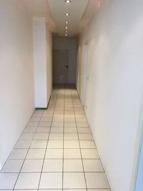 Bild 3 Flur - 6 Zimmer Büro in Saarbrücken