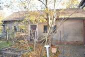 Garagengebäude mit Eingang vom Hof - 