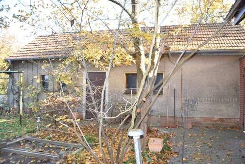 Garagengebäude mit Eingang vom Hof - 