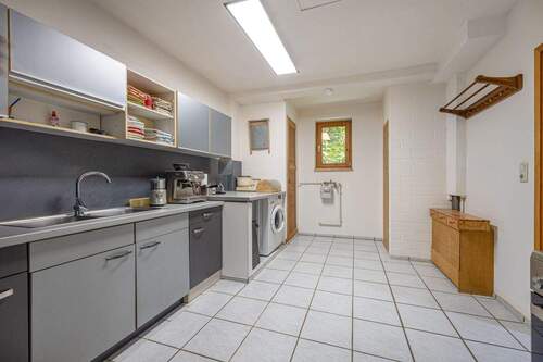 im geräumigen Hauswirtschaftsraum - 