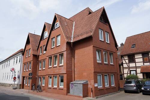 Büro-/Praxisfläche im 2. OG - * Großzügige Büro-Praxisfläche in Toplage * - gepflegtes Ärztehaus in der Burgdorfer Altstadt