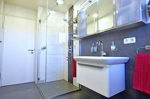 Modernes Badezimmer - 