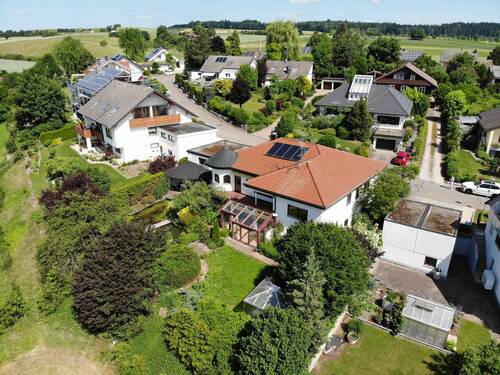 Ansicht - Einfamilienhaus in ruhiger Lage mit Einliegerwohnung und Panorama-Garten!