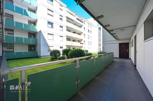 Zugang zur Wohnung Blick Innenhof - 