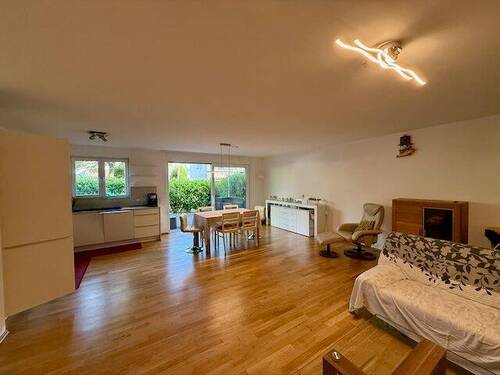 Wohnzimmer - 4 Zimmer Etagenwohnung zum Kaufen in Langenfeld (Rheinland)