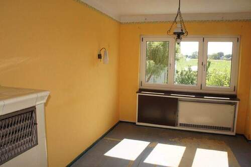 Zimmer im EG mit Kachelofen - 