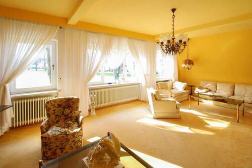 Wohnzimmer - 6 Zimmer Einfamilienhaus zum Kaufen in Bremen