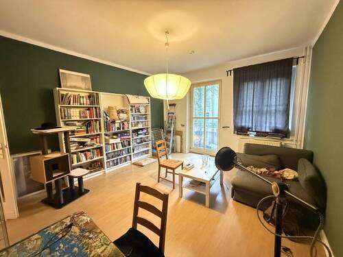 Wohnzimmer - 2 Zimmer Etagenwohnung zum Kaufen in Berlin