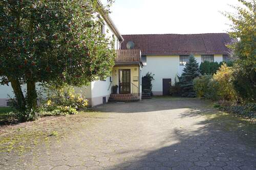 breit angelegte Zufahrt - 