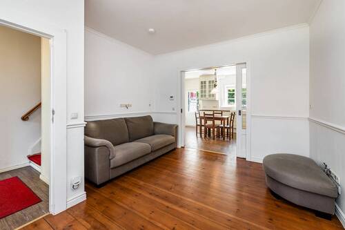 Wohnstube mit Blick zur Wohnküche - 3 Zimmer Reihenmittelhaus zum Kaufen in Berlin-Britz