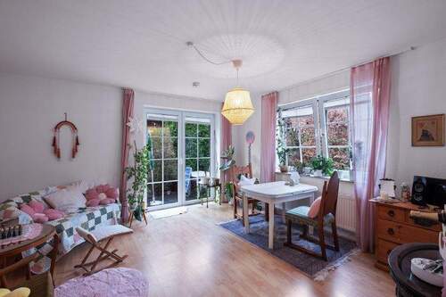 Wohnzimmer - 2 Zimmer Etagenwohnung in Hamburg