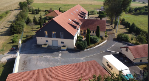 Frontansicht von oben - 1 Zimmer Mehrfamilienhaus, Wohnhaus in Bad Berka