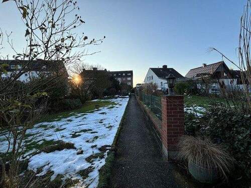 Blick zur Straße - Grundstück in Mönchengladbach