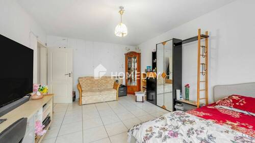 Wohnzimmer 2 - Zentrale, lichtdurchflutete 2-Zimmer-Wohnung mit Einbauküche und gepflegtem Ambiente