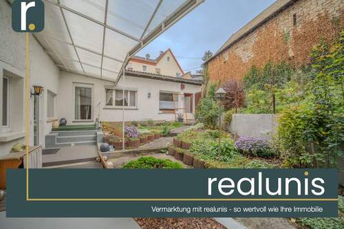 Titel - Großzügiges Familienhaus mit Geschichte, Scheune und viel Platz für Ideen - nur bei realunis