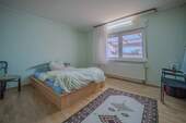 Schlafzimmer 1 - Einfamilienhaus mit 315,00 m² in Ensheim zum Kaufen