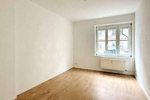 Zimmer 1 - 3 Zimmer Etagenwohnung zum Kaufen in Berlin
