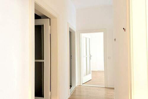 Diele - Etagenwohnung mit 68,00 m&sup2; in Berlin zum Kaufen