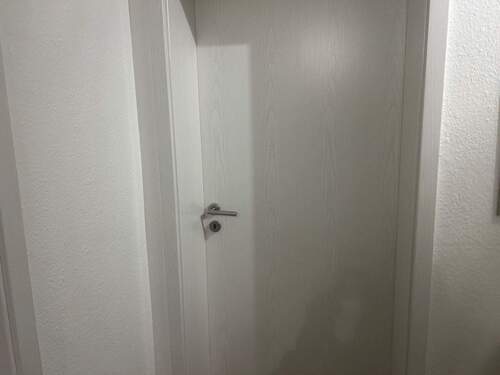 Eingangstür - Etagenwohnung mit 83,50 m&sup2; in Merseburg zur Miete