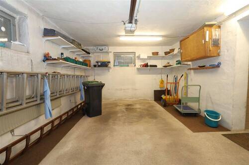 große Garage - 