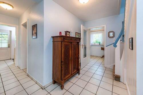 Eingangsbereich/ Flur - 5 Zimmer Einfamilienhaus in Witzeeze