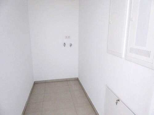 Abstellraum mit Waschmaschinenanschluss - 