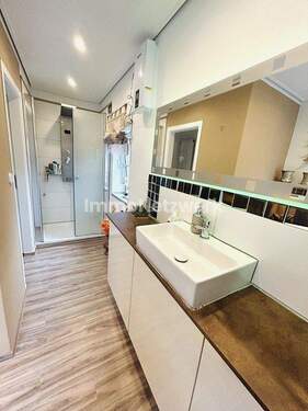 Badezimmer im EG im Anbau - 