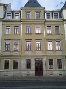 Straßenansicht - Gemütliche 2-Zimmer-Oase mit Terrasse und Gartenanteil