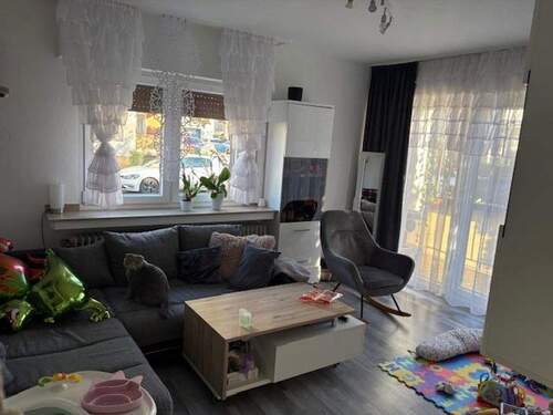 Wohnzimmer - Wunderschöne 2 Zimmer Wohnung mit 25qm Terrasse