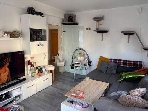 Wohnzimmer - 2 Zimmer Etagenwohnung zur Miete in Köln