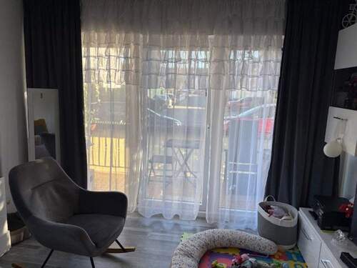 Wohnzimmer - 2 Zimmer Etagenwohnung in Köln